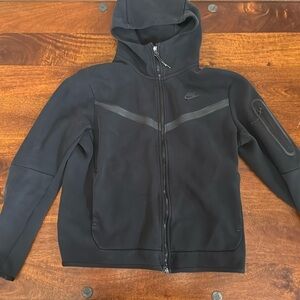 Black Nike tech used.